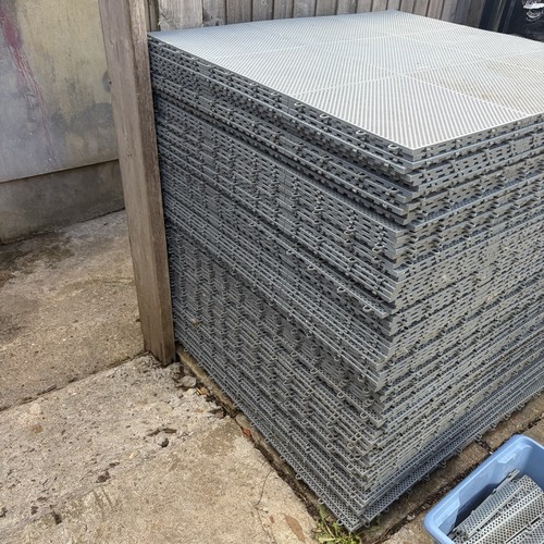 Outside marquee interlocking - outside,